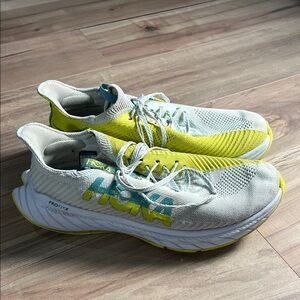 HOKA MENS CARBON X Running Shoes in Yellow and White